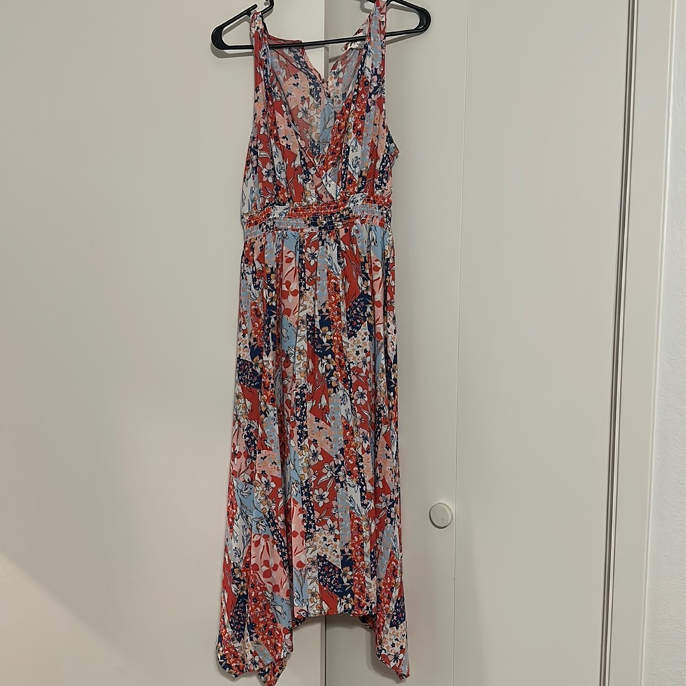 Size Large mid-length print dress